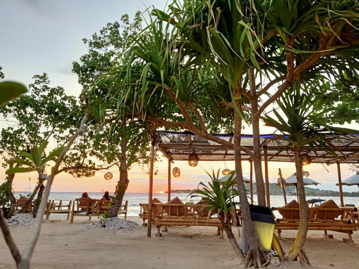 Two Brothers Bungalows Gili Meno Exterior photo